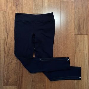 ALO yoga tights with side zippers 25" inseam, S but also fits slim M "LIKE NEW"